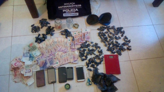 Allanaron y detuvieron en Helvecia a un vendedor barrial de drogas