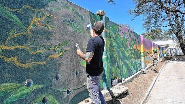 Todas las Manos: un mural inspirado en la naturaleza se suma a la transformación del Paseo Puerta del Sol.