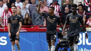 Arsenal goleó a Brentford y recupera el liderazgo de la Premier