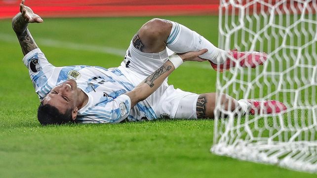 La foto de cómo quedó el tobillo de Di María en Argentina