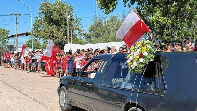 Dolor en San Cristóbal: una ciudad conmovida le brindó el último adiós a Ian.