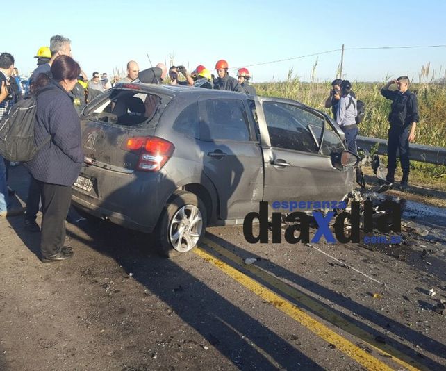 Impactante choque entre un auto y un colectivo con pasajeros en Ruta 70 Impactante choque entre un auto y un colectivo con pasajeros en Ruta 70