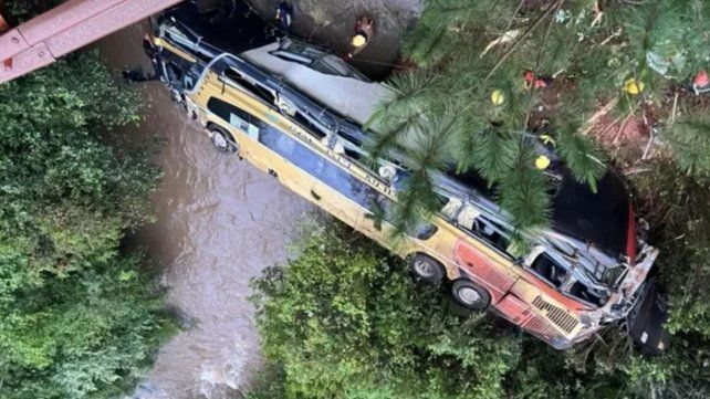 Un micro chocó un auto Un micro chocó un auto