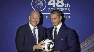 El presidente de la UEFA pidió la renuncia de Infantino y se bajó como posible sucesor