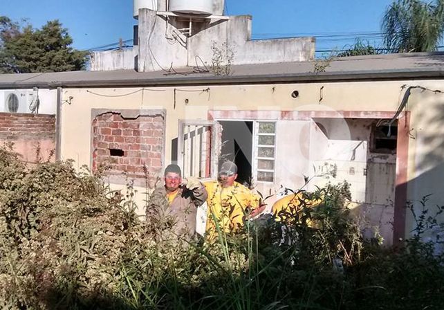 Desmantelado. Así estaba el inmueble. De a poco la cuadrilla trabaja en arreglarlo.