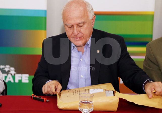 Lifschitz encabezó la apertura de sobres para la ampliación de una estación transformadora de energía eléctrica de la EPE