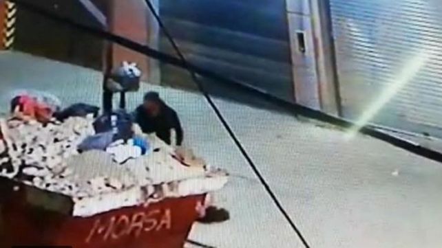 Hallan ahorcado al hombre acusado de matar a su esposa y dejarla junto a un volquete