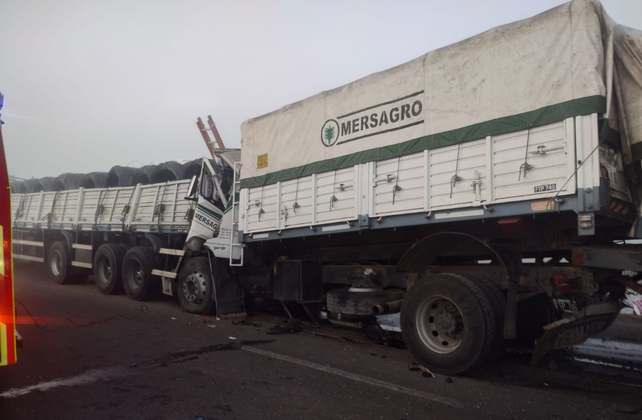 Dos de los camiones involucrados en uno de los choques múltiples. 