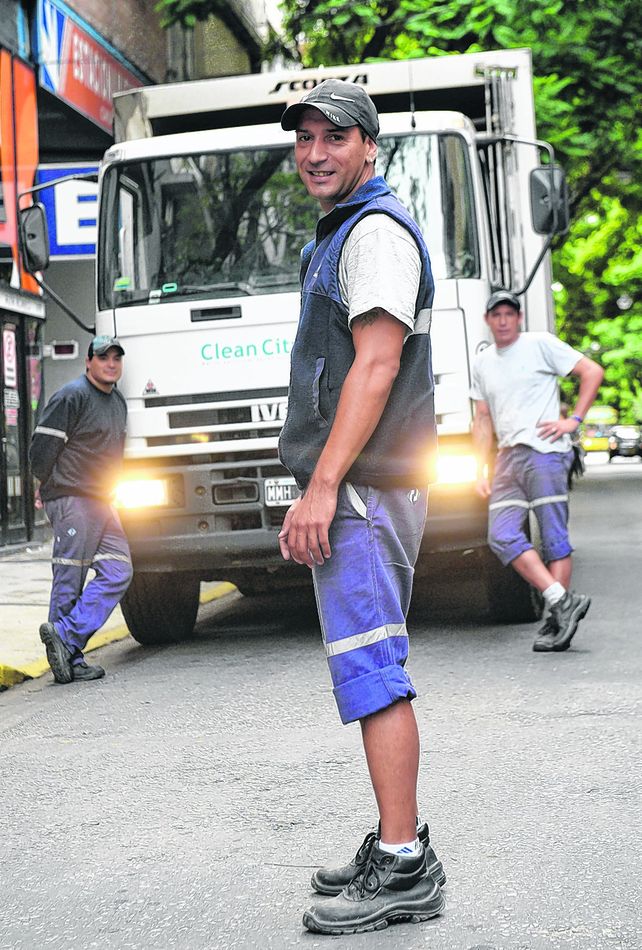 Delantera. El Chino conduce