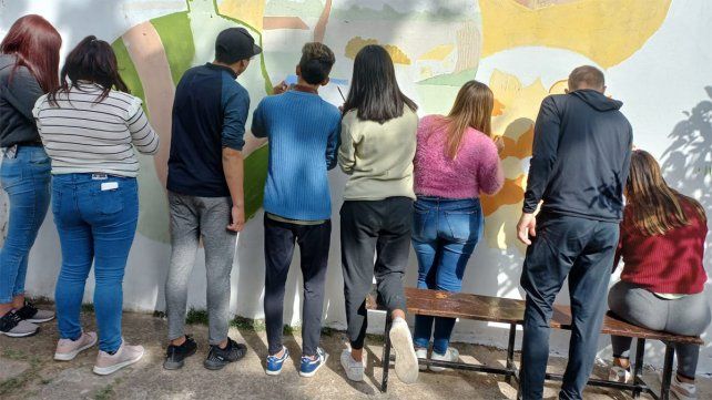 La escuela Pablo del Tarso y la de oficios Enrique Angelelli funcionan en barrio Anacleto Medina de Paraná. Cuentan con sólo 30 socios y la cuota es a voluntad