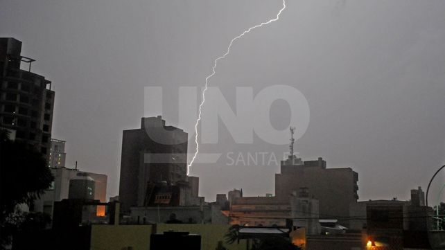 Rige un alerta por tormentas fuertes con lluvias intensas para Santa Fe