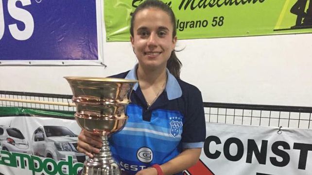 Milagros Pereira nació con una bocha en las manos