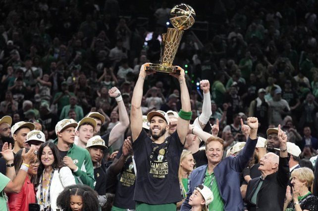 Boston aplastó a Dallas y ganó su 18° anillo en la NBA