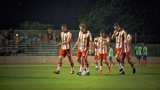 Atlético Paraná igualó en San Jorge. La llave sigue más que abierta.