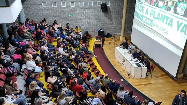 Estatales exigen el pase a planta de 4 mil contratados y piden desvincularlo de la transición provincial
