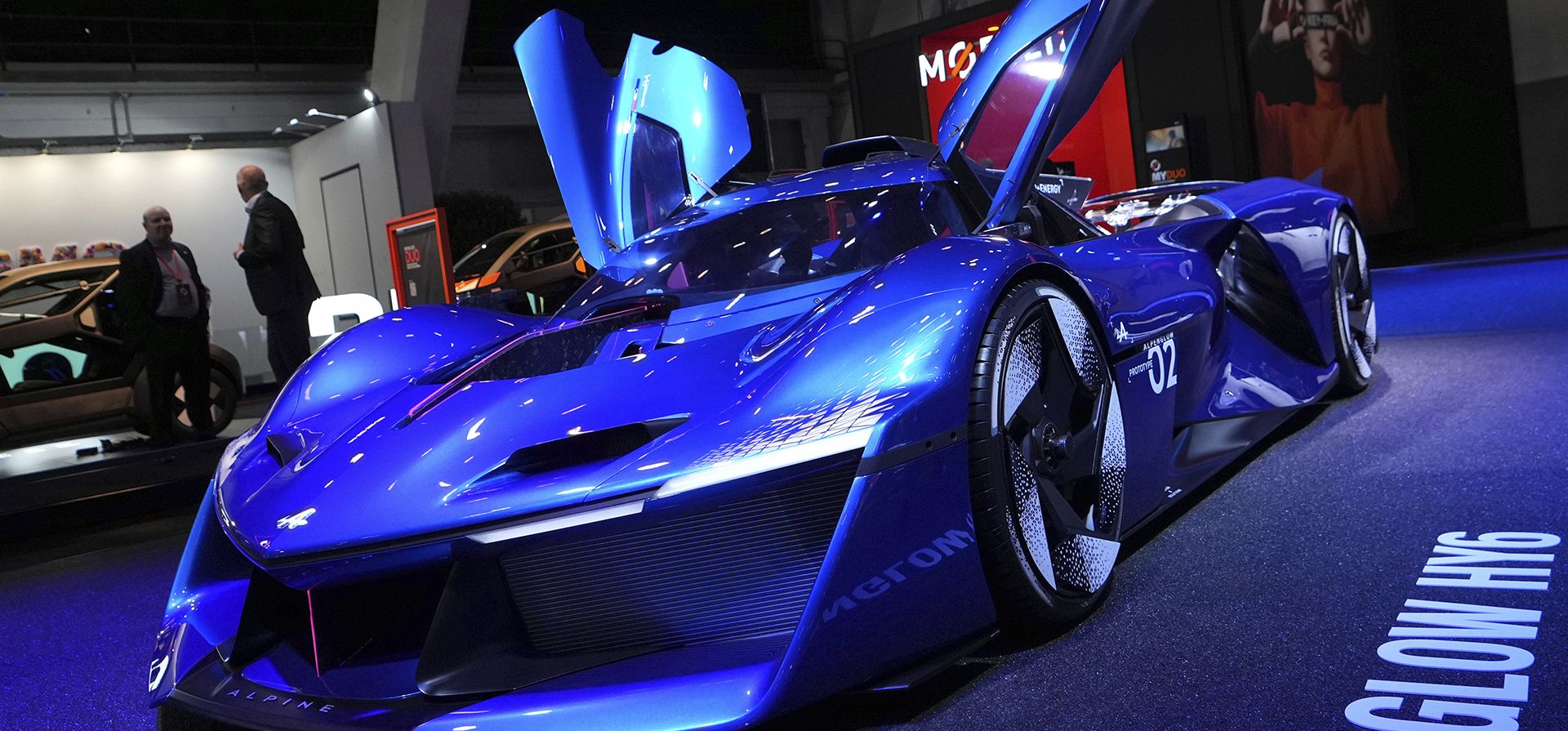 La gente pasa junto al prototipo de automóvil propulsado por hidrógeno Alpenglo HY6 de Alpine en el Salón del Automóvil de Bruselas, el viernes 10 de enero de 2025. (Foto AP/Virginia Mayo) La gente pasa junto al prototipo de automóvil propulsado por hidrógeno Alpenglo HY6 de Alpine en el Salón del Automóvil de Bruselas, el viernes 10 de enero de 2025. (Foto AP/Virginia Mayo)