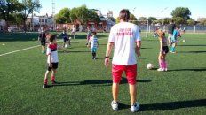 Las autoridades de los clubes de la ciudad piden que los chicos puedan realizar algunas actividades deportivas. Las autoridades de los clubes de la ciudad piden que los chicos puedan realizar algunas actividades deportivas.