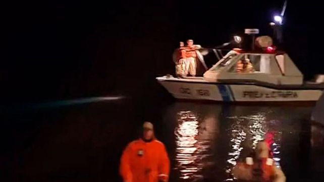 Un joven de 20 años que desapareció de la superficie de aguas del río Uruguay cuando se encontraba en Playa Sur de Colón.