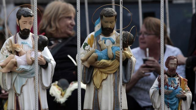 San Cayetano: miles de fieles se movilizan para pedirle al santo cristiano por trabajo y salud