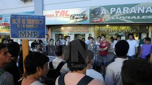 Presentaron el amparo para frenar el aumento del boleto Santa Fe-Paraná