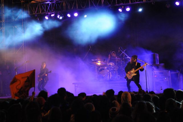El Primavera Rock 2013 hizo vibrar la costanera santafesina