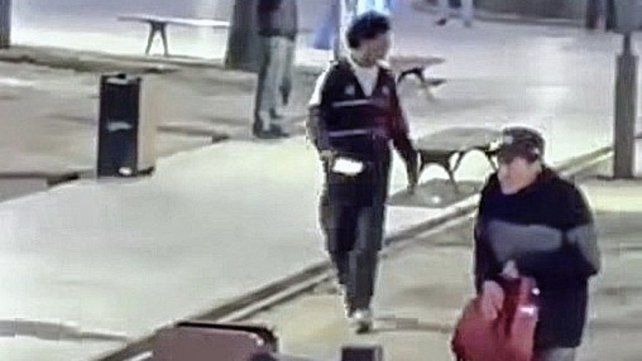 Una persona sacó un cuchillo en la Plaza 25 de Mayo de La Paz.