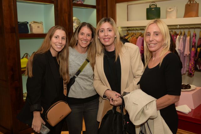 Dolores y María Hernández, Magadalena Moreno y Laura Arribálzaga