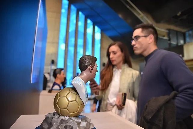 Se podrán ver cómo una impresora 3D crea una réplica de la copa del mundo.