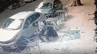 Cayó un blindex y casi mata a un hombre en Palermo.