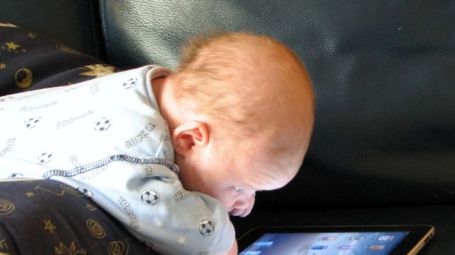 Una compra inesperada puso sobre alerta sobre los peligros de dejar solos a los bebés con los dispositivos electrónicos.