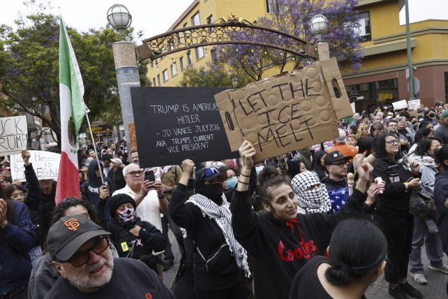Las protestas por operativos antiinmigración se multiplican en Estados Unidos