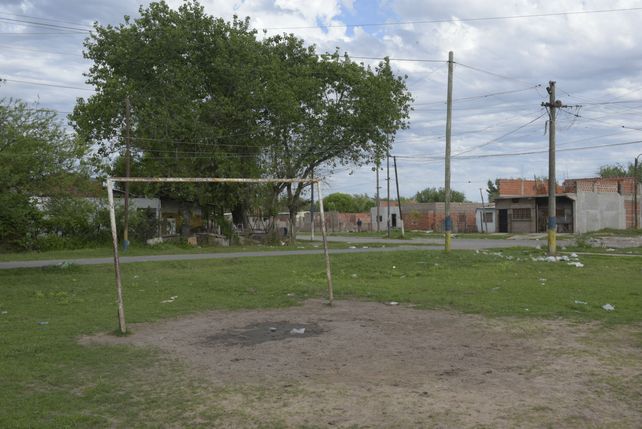 La canchita. En Alvarez y Bouchard balearon a cinco chicos en 2015.