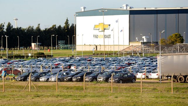 Alberto Fernández prometió ayudar a los trabajadores de GM