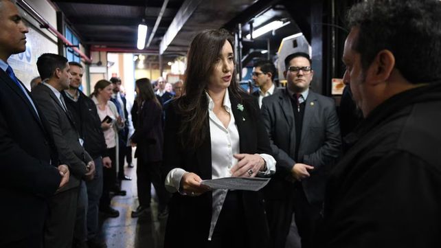 Victoria Villarruel en la fábrica de neumáticos Fate.&nbsp;