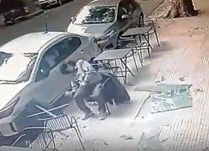 Cayó un blindex y casi mata a un hombre en Palermo