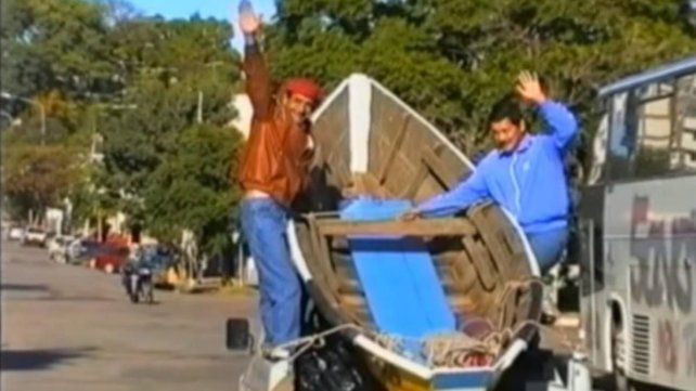 Remada en defensa del río Paraná: la travesía llega a la capital entrerriana