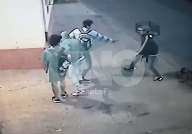 Vi la pistola y salí corriendo, relató uno de los chicos que sufrió el robo en barrio Sur