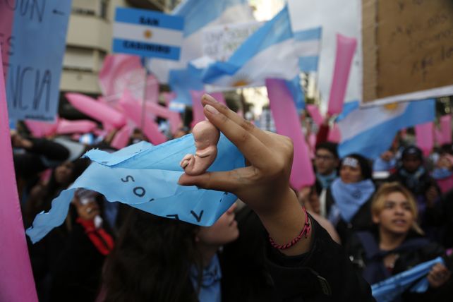 La ley de aborto legal obtuvo la media sanción de la Cámara de Diputados