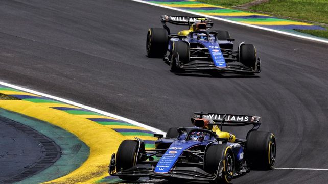 Los Williams de Albon y Franco Colapinto circularon así durante varias vueltas en Interlagos. El argentino fue P12 en su segundo sprint en Interlagos.