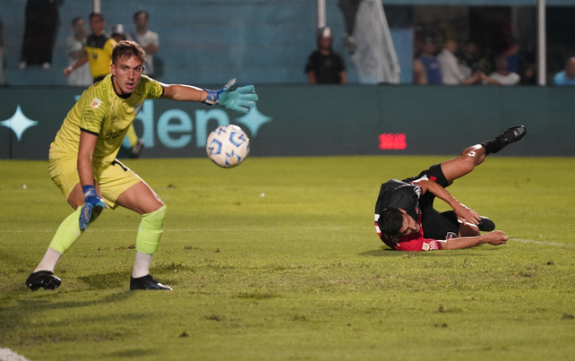 Juan Manuel García estuvo a puno de convertir el segundo tanto de Newells.