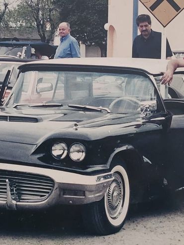 El histórico Thunderbird del exintendente Luis Carballo recibirá patente provincial