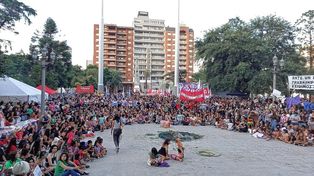 8M: las mujeres coparon las calles de la ciudad con una multitudinaria marcha