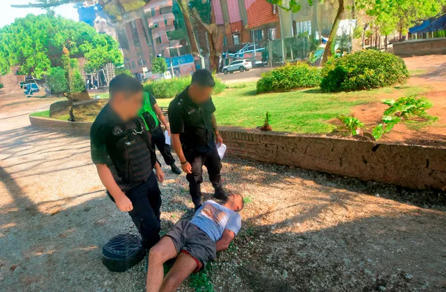 Mauricio M. al momento de ser capturado en la zona de la Terminal.