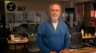 VÍCTOR GONZÁLEZ. La Primera Edición de Radio La Voz con Víctor González. Sección: Por los medios. Foto: Mateo Oviedo