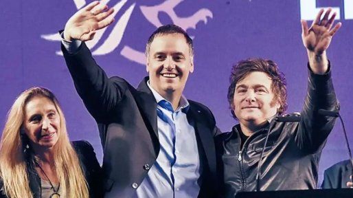 Javier Milei evitó la foto de despedida con Adorni y solo reposteó mensajes de Karina y Bullrich