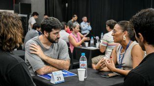 La Sala Mayo de Paraná fue el escenario de la primera ronda de negocios que reunió a 84 emprendedores y empresarios.&nbsp;