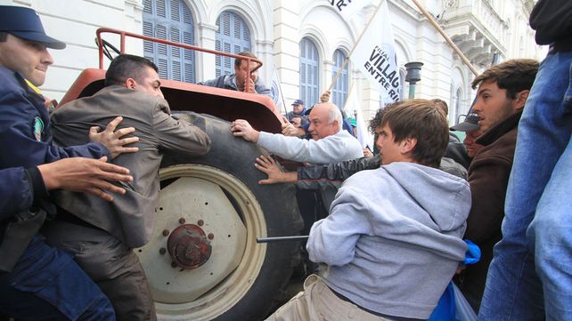 Tractorazo violento: instan a lograr una mediación penal