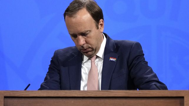 El ahora ex ministro de Salud del Reino Unido