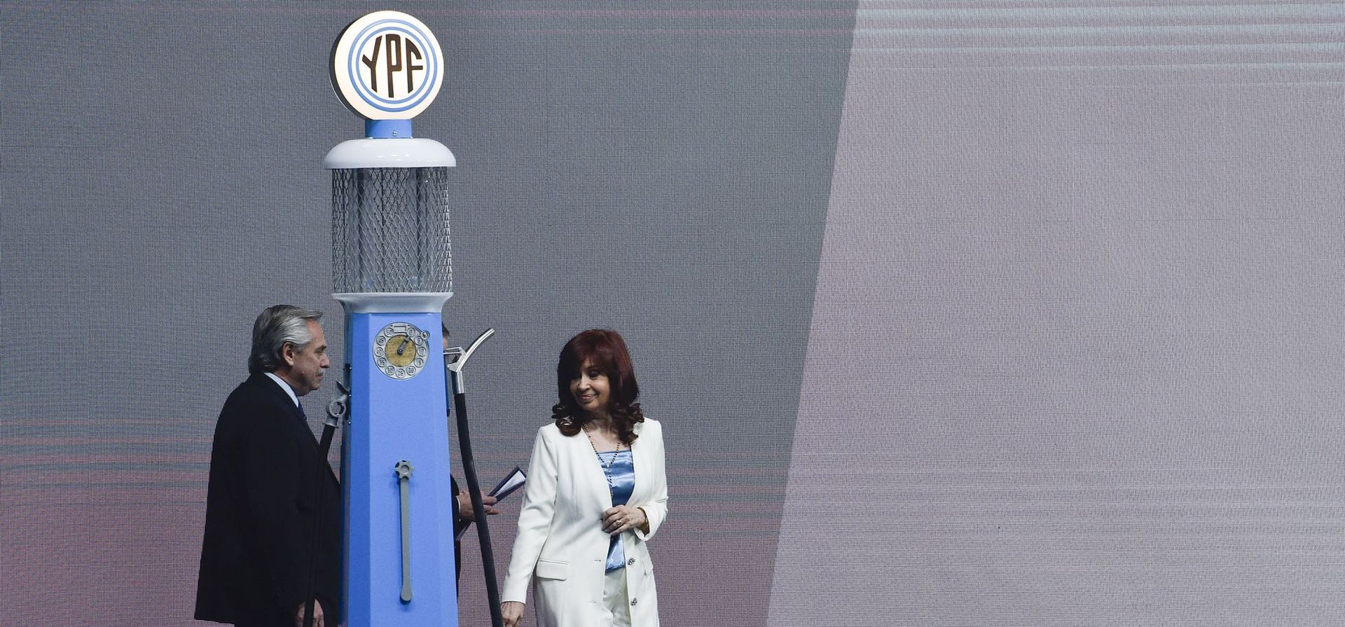 Cristina pasa a nafta, pero con el motor roto