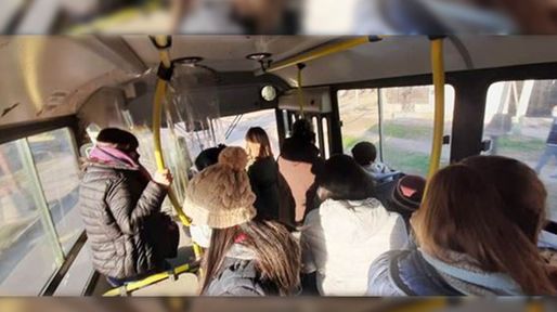 Colectivos urbanos: aseguran que solo circulan la mitad y piden más coches para evitar aglomeraciones
